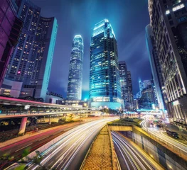 Foto auf Acrylglas Hong Kong Nächtliches Stadtbild von Hongkong mit Wolkenkratzern und Autobahnen. Szenischer Reisehintergrund.