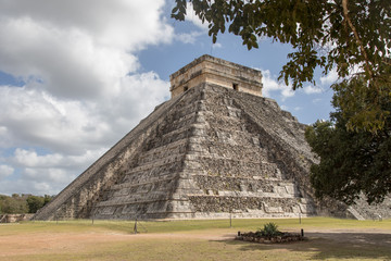 Fototapeta na wymiar Chichén Itzá, Maya, Tempel, Mayastätte, Pyramide, Ruine, Yucatan, Mexiko