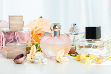 Obraz na płótnie Canvas Perfume bottles with flowers