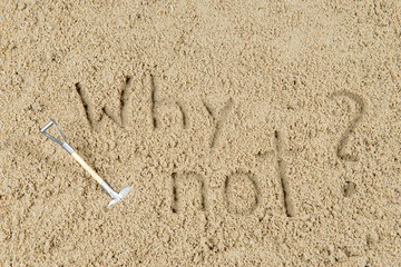 Why Not im Sand mit Spaten