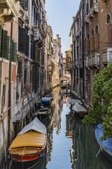 Fototapeta na wymiar Beautiful view of the Venetian canal