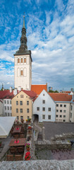 Obraz premium a street cafe in medieval town
