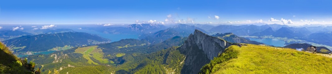 Naklejka premium Wspaniały widok panoramiczny z Schafberg, na Mondsee, Atterssee i Wolfgansee w Austrii