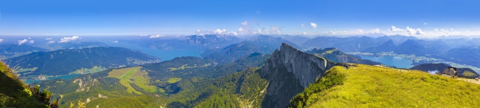 Gro&szlig;er Panoramablick vom Schafberg, auf den Mondsee, Atterssee und Wolfgansee in &Ouml;sterreich