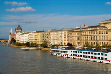 Budapest downtown riverbank, cruise ship, Parliament dome