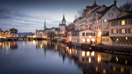 Abendstimmung über der Limmat in Zürich