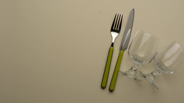 remove the plate, cutlery and glasses from the table