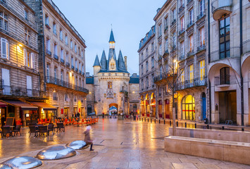 Place du Palais le soir à Bordeaux en Gironde en Nouvelle-Aquitaine en France