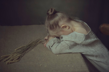 Fototapeta premium fashion young girl studio 