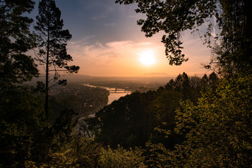 Sonnenaufgang über der Donau bei Linz