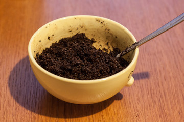 Bowl full of coffee to be used on healthy beauty coffee peeling