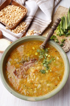 Rustic pea soup with smoked ribs