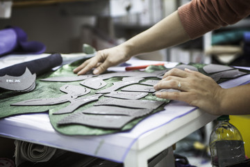 Obraz na płótnie Canvas Woman designer making handmade shoes in her workshop