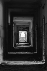 Obraz na płótnie Canvas Grunge abandoned house in black and white 