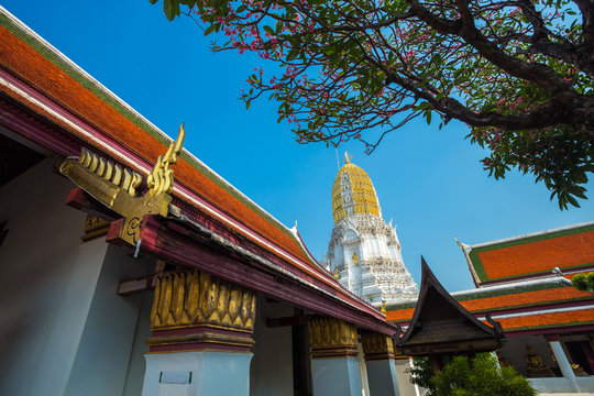 The temple's prang Phra Si Rattana Mahathat is a Buddhist temple (wat) Pagoda and major tourist attractions in Phitsanulok ,Thailand.