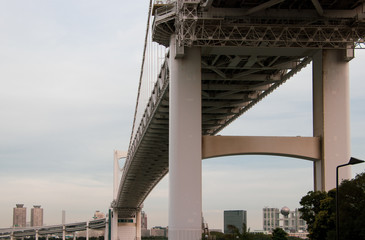 (東京都ｰ都市風景)真下から望むレインボーブリッジ
