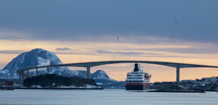Coastal liner departure from Br&oslash;nn&oslash;ysund port in Northern Norway