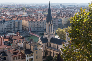 Fototapeta na wymiar Lyon, vue sur l'église Saint-Georges 