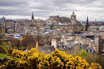 Fototapeta premium Stunning views over the city of Edinburgh, Scotland