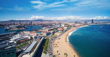 Barcelona beach and barcelona city - obrazy, fototapety, plakaty