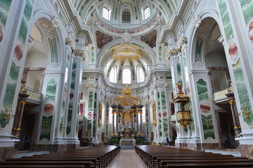 Fototapeta na wymiar Hochaltar der Jesuitenkirche in Mannheim