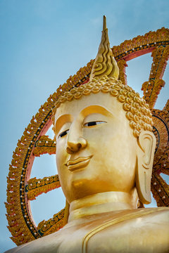 Goldene Touristenattraktion Großer Buddha (Kopf) auf Koh Samui, Thailand