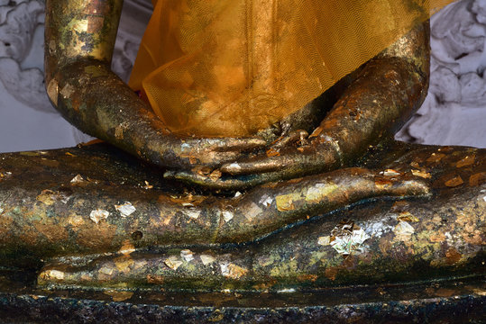 gold leaf on buddha statue
