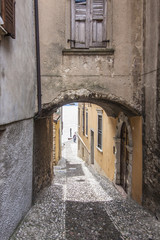 Fototapeta na wymiar Alley of italian town on Garda Lake