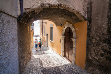 Fototapeta na wymiar Alley of italian town on Garda Lake