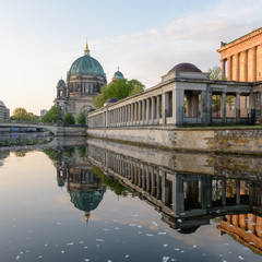 Sonnenaufgang am Berliner Dom in Berlin im Frühling © Thomas