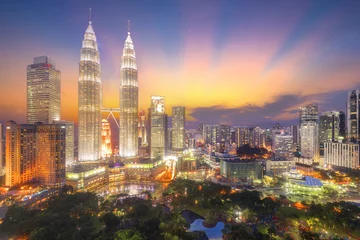 Zelfklevend Fotobehang De stadshorizon van Kuala Lumpur, Maleisië. © Songkhla Studio
