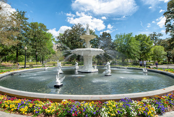 Fountain of Forsyth Park in Savannah, Georgia - USA - obrazy, fototapety, plakaty