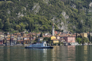 Fototapeta na wymiar Ferry a Varenna ( Lago di Como )