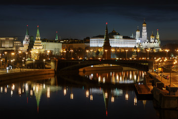 Fototapeta na wymiar View of Moscow Kremlin at night from the Patriarshiy bridge