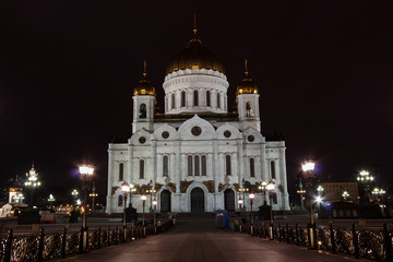 Fototapeta na wymiar View of the Cathedral of Christ the Saviour with Patriarshiy bridge. Moscow at night