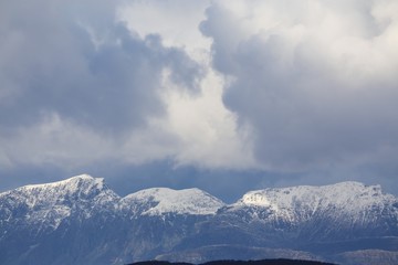Fototapeta na wymiar Clouds over mountain