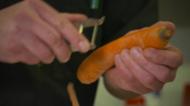 &eacute;pluchage de carrotte