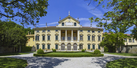 Fototapeta na wymiar Villa Veneta in Stile Neoclassico, Venetian Villa in Neoclassical Style