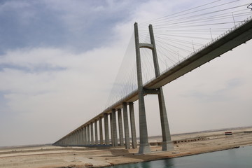 Obraz premium Bridge suez kanal