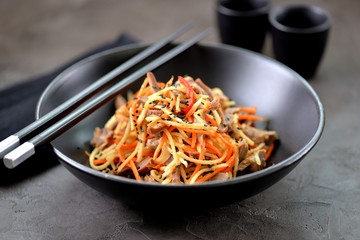Asian vegetable salad with chicken giblets.