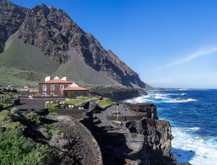 El Hierro - Aussichtspunkt in Pozo de la Salud mit Berg Rincon de la Cerca