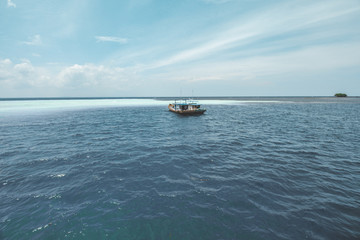 Obraz premium Traditional Fishing Boat at Tropical Sea