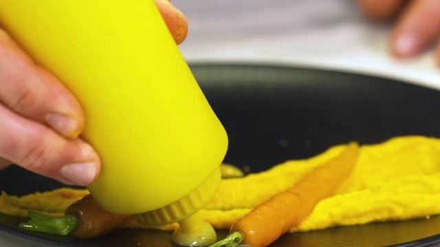 pr&eacute;paration d'un plat par un chef
