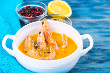 Cream soup with shrimps and spices