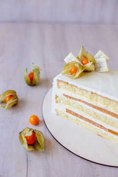 Vanilla cake with decor from fesalis.