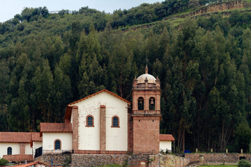 Fototapeta na wymiar San Cristobal Church in Cusco (Peru) on the top of a hill with a grove of trees