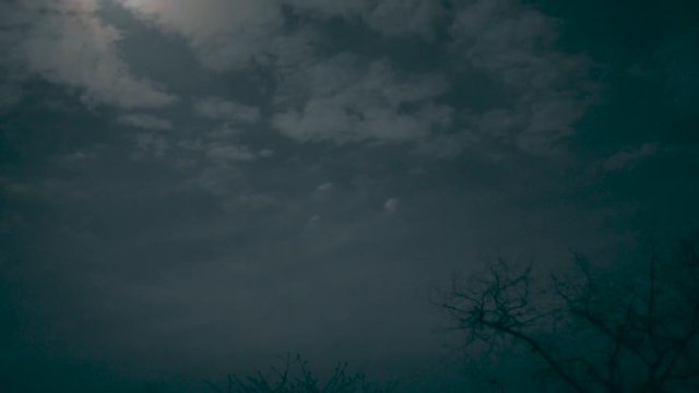 Pleine lune nuit nuageuse - Cloudy Moonlight travelling