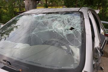 Obraz premium broken windshield, zerbrochene Windschutzscheibe