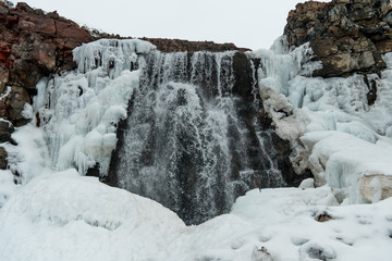 Fototapeta na wymiar partially frozen waterfall