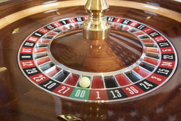 Double Zero Roulette Wheel with ball 